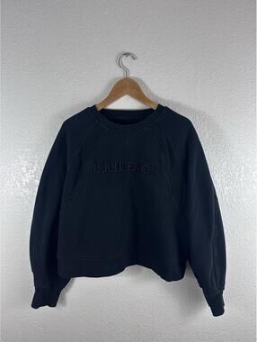 Lululemon Sweatshirt Womens Medium Black Cropped Crew Neck Pullover Fleece Logo